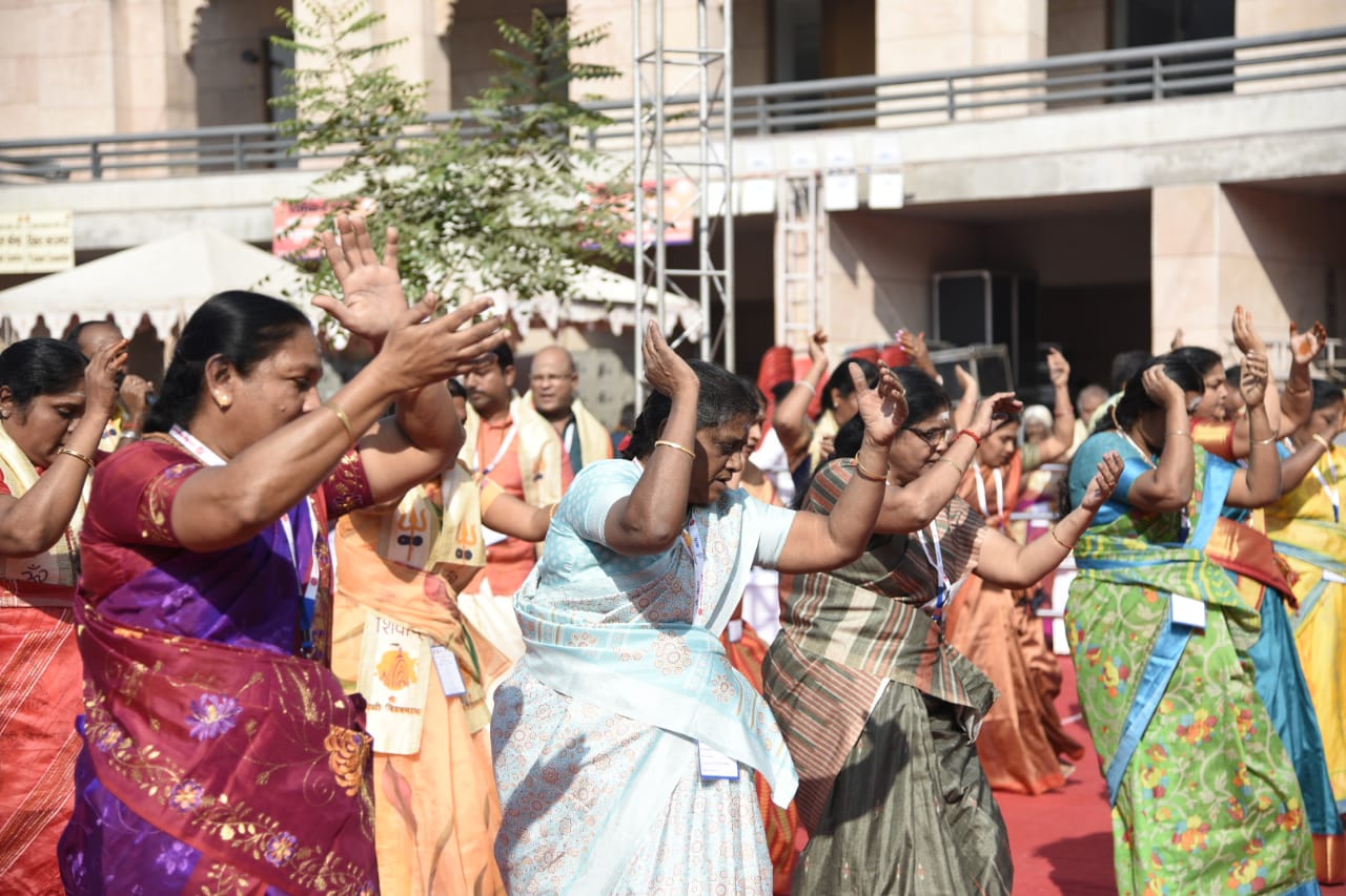 Kashi Tamil Sangamam : वाराणसी पहुंचा ग्रामीणों का 11वां दल, हुआ भव्य स्वागत
