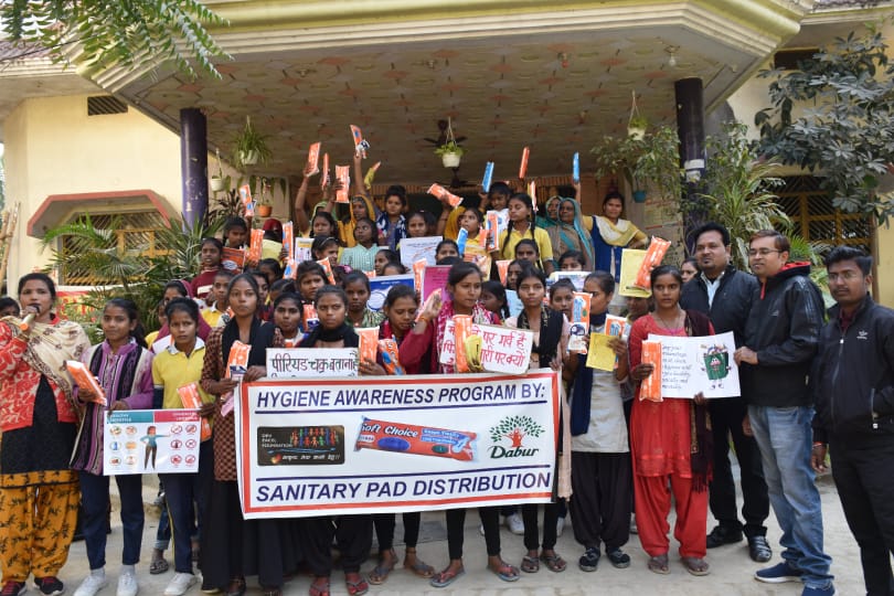 Varanasi : PM आदर्श ग्राम नागेपुर में लड़कियों ने निकाली माहवारी रैली, स्वच्छता का दिया संदेश