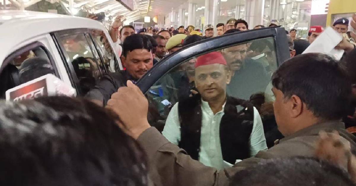 Former Chief Minister Akhilesh Yadav left for the city from the airport