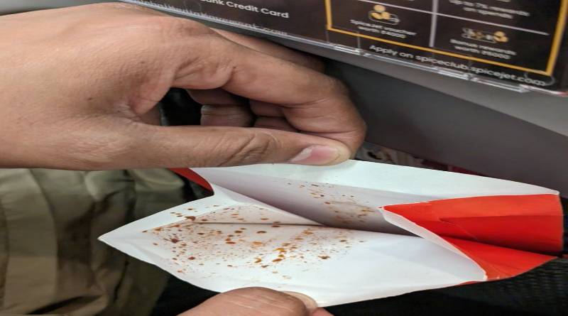 Flight को बना डाला पीकदान, यात्री ने विमान में ही थूक दिया पान!
