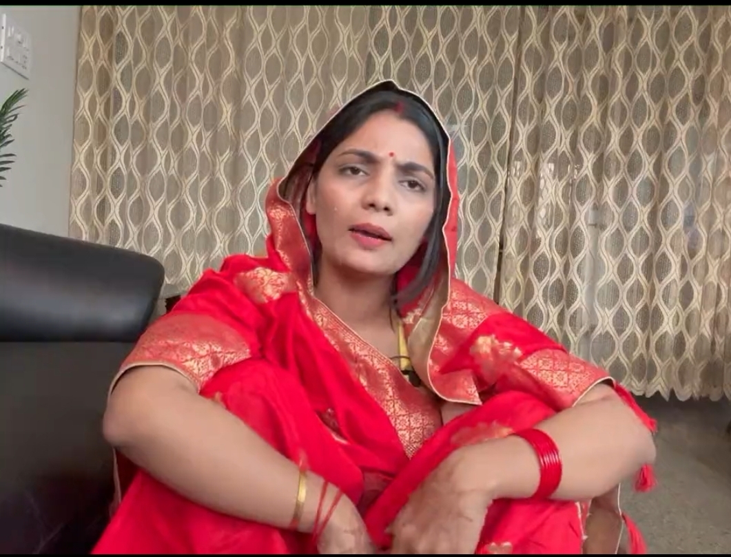 UP Police issues notice to folk singer Neha Singh Rathore for critical comments on Kanpur Dehat incident