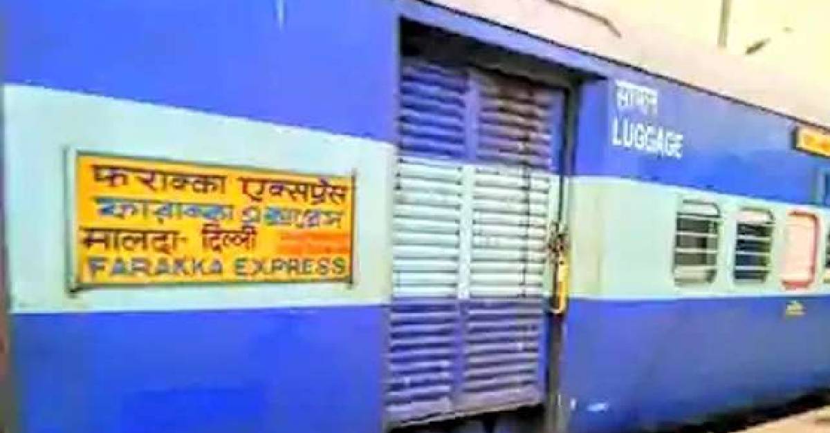 Woman suffers labor pain in Delhi-Maldatown Express, delivery at Varanasi Junction