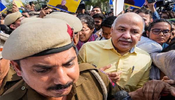 Manish Sisodia Arrested : 8 घंटे की लंबी पूछताछ के बाद दिल्ली के डिप्टी CM को सीबीआई ने किया गिरफ्तार