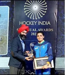 प्लेयर ऑफ द ईयर 2022 के लिए हार्दिक और सविता ने हॉकी इंडिया बलबीर सिंह सीनियर अवार्ड जीता