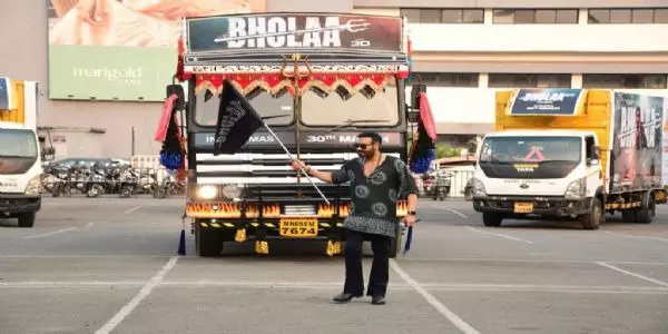 अजय देवगन ने मुंबई से भोला यात्रा को हरी झंडी दिखाकर किया रवाना
