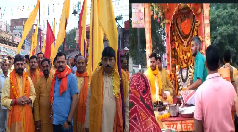वाराणसी : रामनवमी पर निकली ध्वजा यात्रा, हनुमान जी की भव्य झांकी की महिलाओं ने उतारी आरती