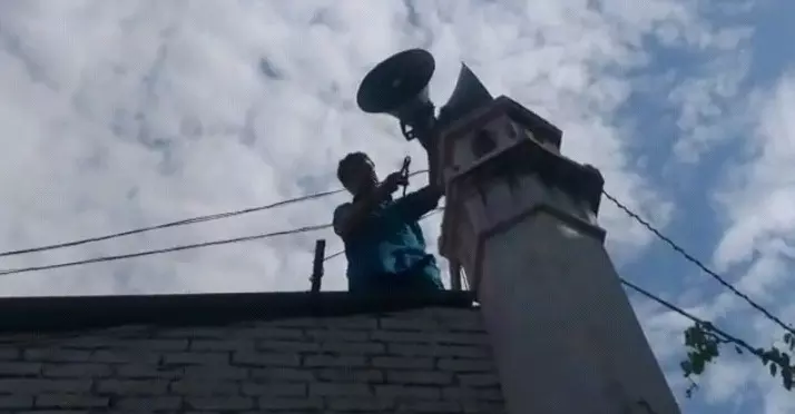 लखनऊ: पुलिस ने मस्जिद से उतारा लाउडस्पीकर
