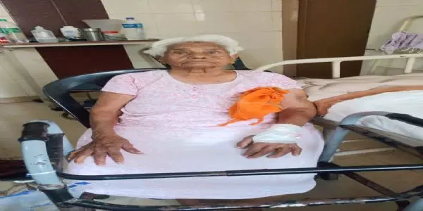 102 साल की बुजुर्ग महिला की हाइरिस्क सर्जरी सफल