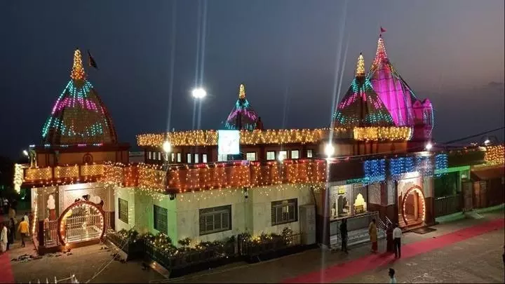 सीहोरः रंग-बिरंगी रोशनी से सजा देवी विजयासन का भव्य दरबार