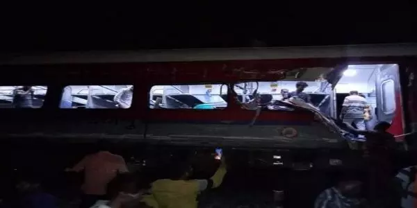 ओडिशा : शालीमार से चेन्नई जा रही कोरोमंडल एक्सप्रेस दुर्घटनाग्रस्त