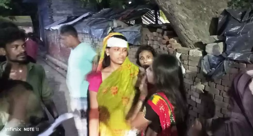 वाराणसी: भाजपा नेता के मैरिज लॉन में गिरी निर्माणाधीन दीवार, ढेढ़ साल के बच्चे समेत 5 घायल