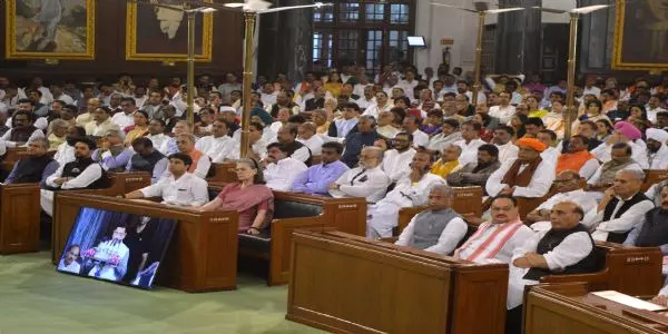 पुरानी संसद के केंद्रीय कक्ष में आयोजित कार्यक्रम में प्रधानमंत्री नरेन्द्र मोदी उपस्थित सांसदों को संबोधित करते हुए