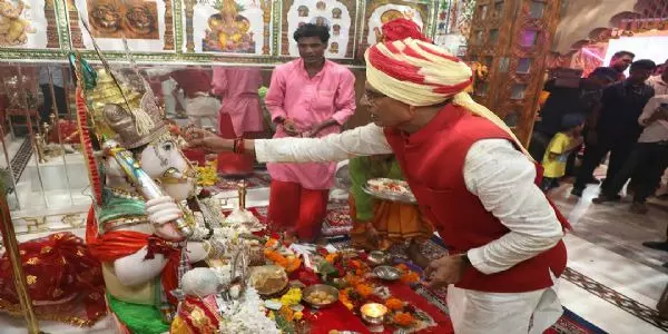 मप्रः मुख्यमंत्री शिवराज ने बाढ़ वाले गणेश मंदिर में पूजा-अर्चना की