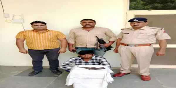 पलवल पुलिस ने 5 हजार का इनामी बदमाश देसी कट्टा के पकड़ा