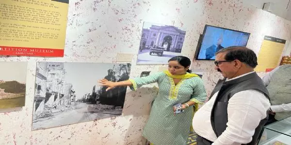 मुुख्यमंत्री ने विभाजन संग्रहालय का अवलोकन किया