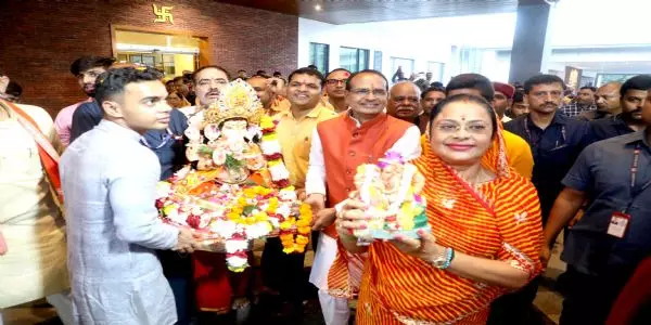 मप्रः मुख्यमंत्री शिवराज ने सपरिवार प्रेमपुरा घाट पर किया गणेश प्रतिमा का विसर्जन