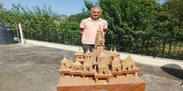 पदम श्री करतार सोंखले कर रहे शौर्य जागरण यात्रा की प्रतिकृति को तैयार