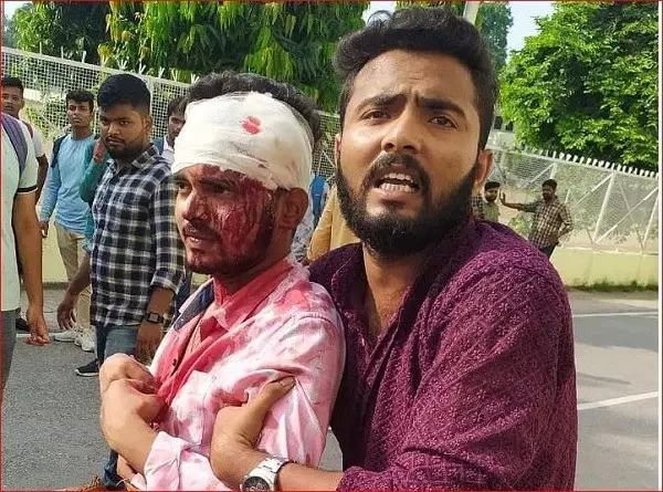 लखनऊ विश्वविद्यालय में दो छात्र गुटोंं के बीच खूनी संघर्ष