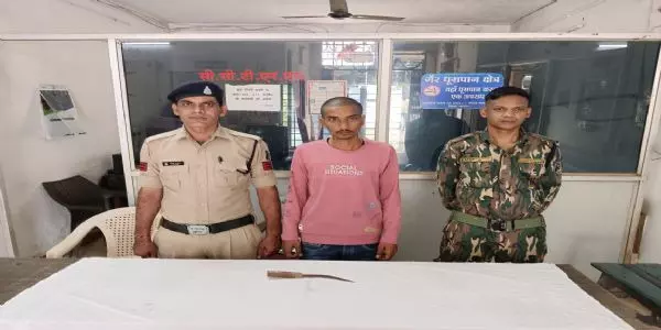 जगदलपुर : चांदनी चौक से चाकू के साथ एक बदमाश आरोपित गिरफ्तार