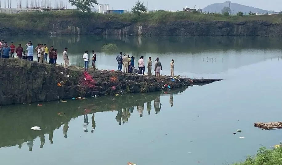 इंदौरः गणेश विसर्जन के बाद खदान में नहाते समय डूबने से तीन युवकों की मौत, दो को बचाया