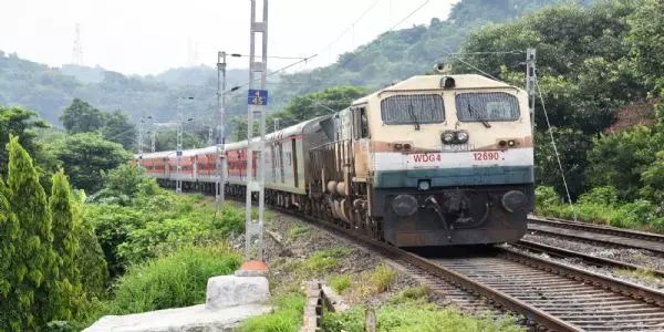 पूसी रेलवे ने कई ट्रेनों को रद्द, मार्ग परिवर्तन और पुनर्निर्धारित