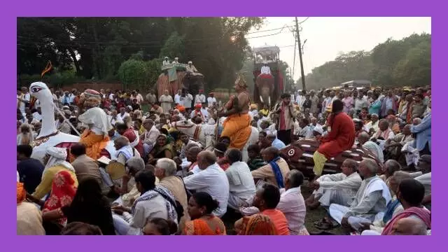 रामनगर की रामलीला का दूसरा दिन :  दशरथ जी के घर गूंजी किलकारी, जन्में प्रभु श्री राम