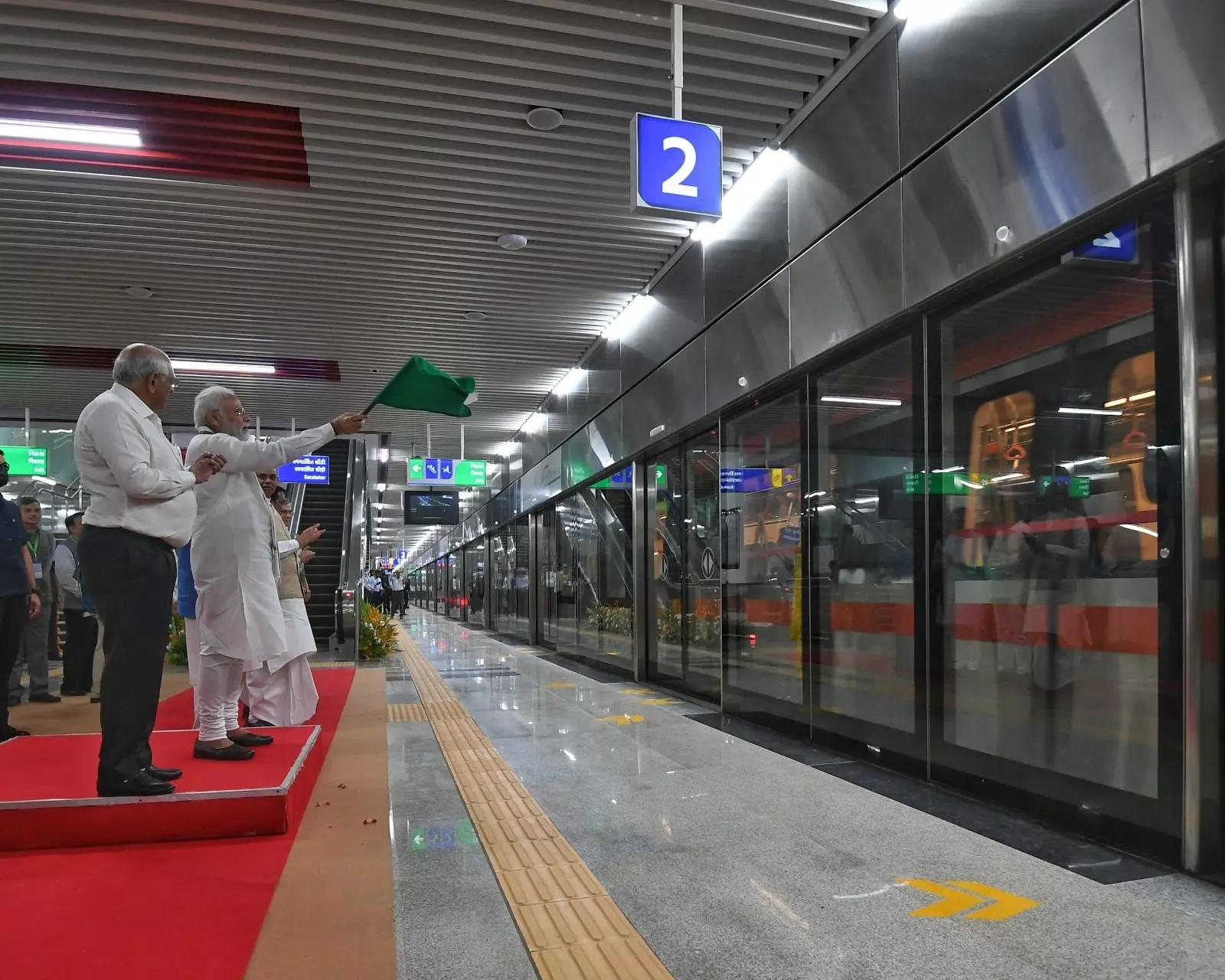 एक साल में अहमदाबाद की लाइफ लाइन बन गई मेट्रो ट्रेन सेवा