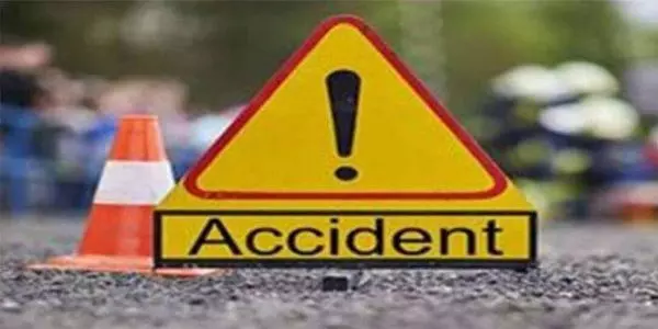 जौनपुर में दर्दनाक सड़क हादसा : सीतामढ़ी से प्रयागराज लड़की देखने जा रही कार को ट्रक ने मारी टक्कर, 7 की मौत, 2 गंभीर घायल