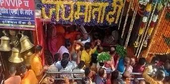 Navratri 2023 : विंध्याचल में दूसरे दिन उमड़ा भक्तों का सैलाब, लगी लंबी कतार
