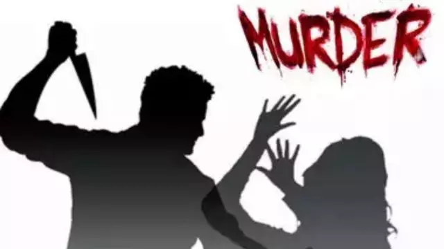 पति ने पत्नी की सिर काटकर की हत्या, गर्दन लेकर पहुंचा थाने, वीडियो वायरल