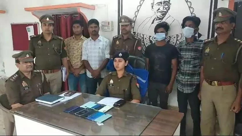 सिगरा पुलिस ने 1.6 लाख रुपए के लूट की 11 मोबाइल संग दो लुटेरों को किया गिरफ्तार
