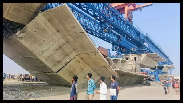 बिहार में बड़ा हादसा: कोसी नदी पर बन रहे पुल का गिरा स्लैब, एक मजदूर की मौत, 40 से अधिक दबे