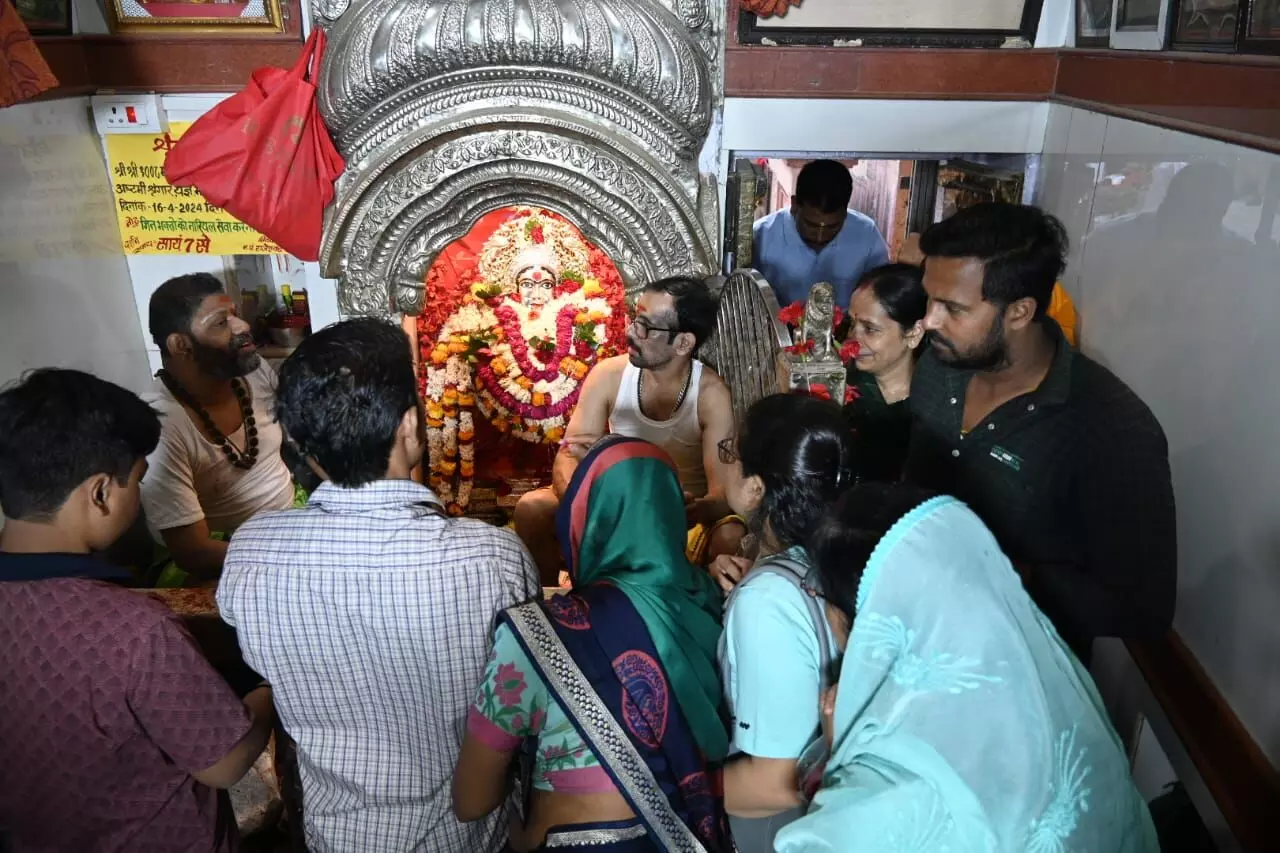 Chaitra Navratri 2024 : नवरात्रि के दूसरे दिन मां ब्रह्मचारिणी के पूजा का विधान, मंदिरों में उमड़ी भीड़