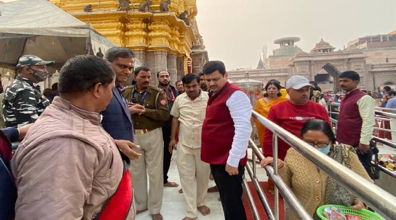 Varanasi : कमिश्नर ने किया काशी विश्वनाथ मंदिर विकास कार्य का निरीक्षण, ललिता घाट के पास स्थित जर्जर गेस्ट हाउस व भवनों का लिया ब्यौरा